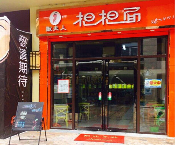 公司简评报告：优化门店布局利润稳步提升